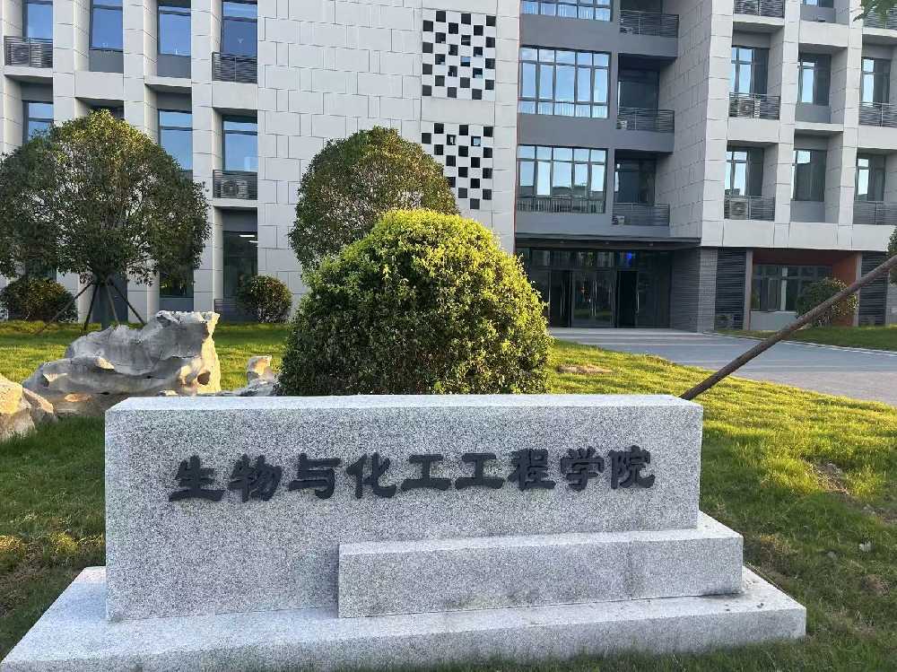 隆阳区扬州职业大学体育场高杆灯项目